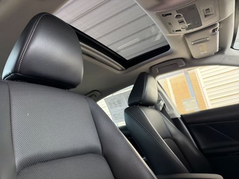 Used 2016 Lexus IS 200t RWD image 16