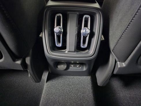 Used 2022 Volvo XC40 T5 R-Design w/ Advanced Package image 21