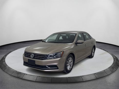 Used 2016 Volkswagen Passat 1.8T S image 1