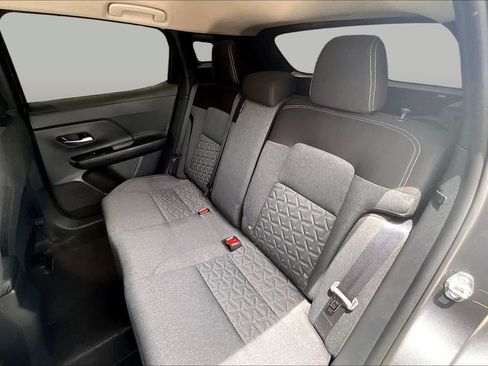 Used 2025 Nissan Kicks SV FWD image 18