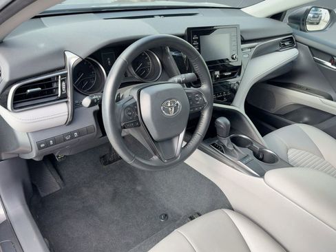 Used 2022 Toyota Camry SE image 4