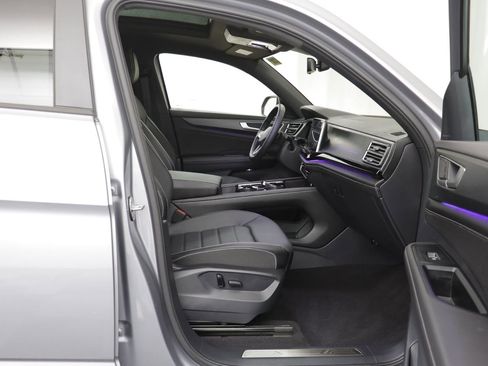 Used 2025 Volkswagen Atlas Cross Sport SEL R-Line image 18