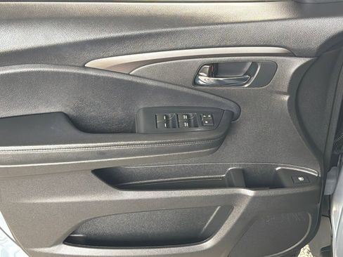Used 2022 Honda Pilot Sport image 3