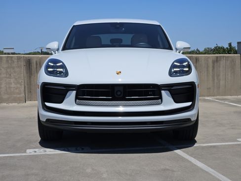 Certified 2026 Porsche Macan AWD/4WD image 11