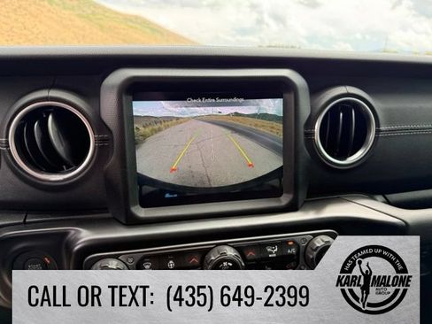 Used 2023 Jeep Wrangler Unlimited Sahara w/ Cold Weather Group AWD/4WD image 22