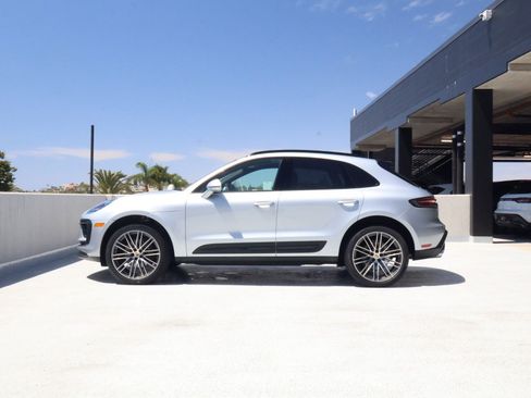 Certified 2026 Porsche Macan AWD/4WD image 2