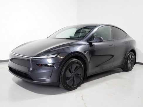 Used 2026 Tesla Model Y Long Range RWD image 11