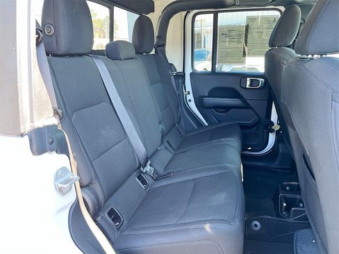 Used 2023 Jeep Gladiator Overland image 32