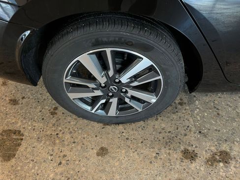 Used 2025 Nissan Versa SV image 29