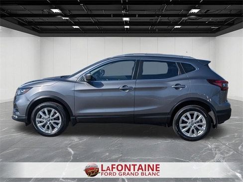 Used 2022 Nissan Rogue Sport SV image 2