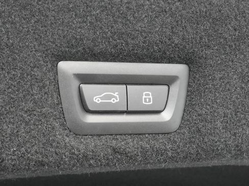 Certified 2023 BMW i7 xDrive60 AWD/4WD image 37