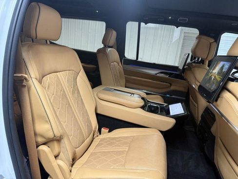 Used 2022 Jeep Grand Wagoneer Series III w/ Rear Seat Video Group 1 image 38