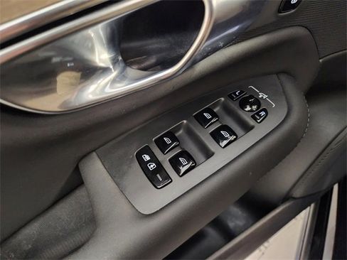 Used 2025 Volvo XC90 B5 Plus image 23