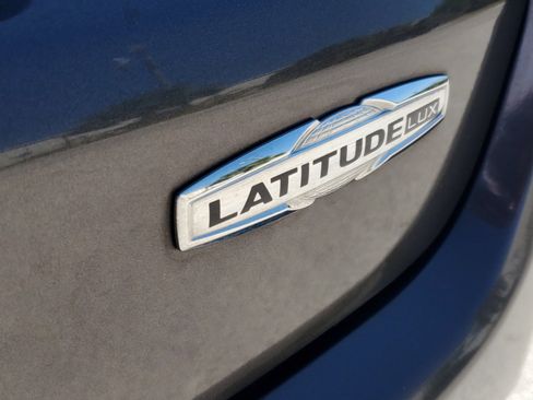 Used 2022 Jeep Compass Latitude image 8