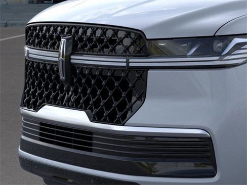 New 2025 Lincoln Navigator Reserve w/ Jet Appearance Package image 17