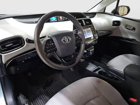 Certified 2021 Toyota Prius LE image 9