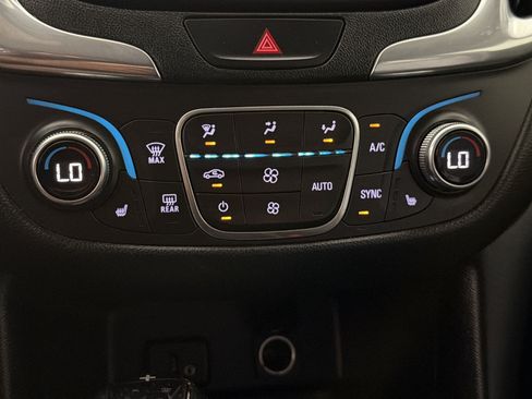 Used 2018 Chevrolet Equinox LT FWD image 16