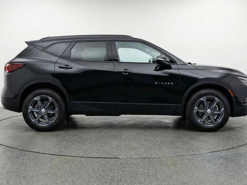 Used 2025 Chevrolet Blazer LT FWD image 11