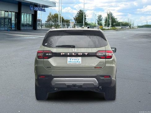 New 2026 Honda Pilot TrailSport image 8
