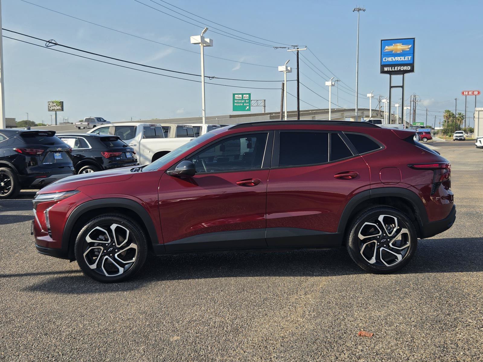 Used 2025 Chevrolet Trax RS w/ Driver Confidence Package FWD image 2