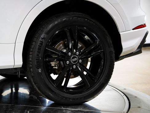 Used 2024 Audi Q3 2.0T Premium w/ Convenience Package image 60