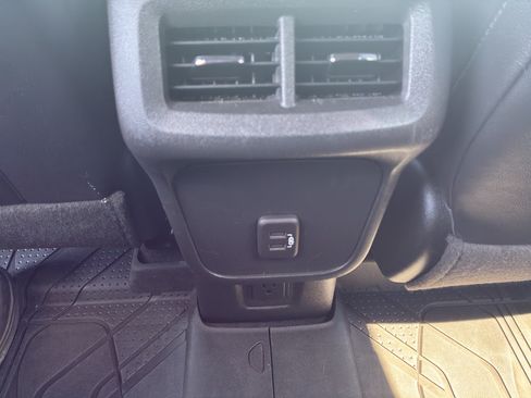 Used 2023 Chevrolet Equinox RS FWD image 40