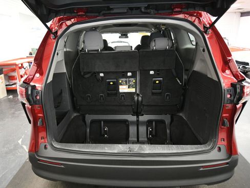 Used 2021 Toyota Sienna LE FWD image 22