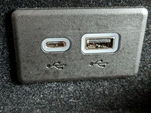 Used 2021 Cadillac XT4 Premium Luxury image 23