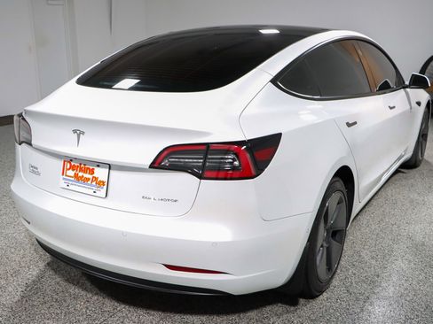 Used 2022 Tesla Model 3 Long Range AWD/4WD image 7