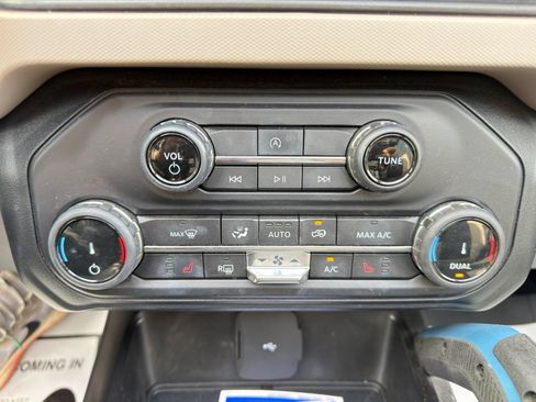 Used 2022 Ford Bronco Wildtrak AWD/4WD image 35