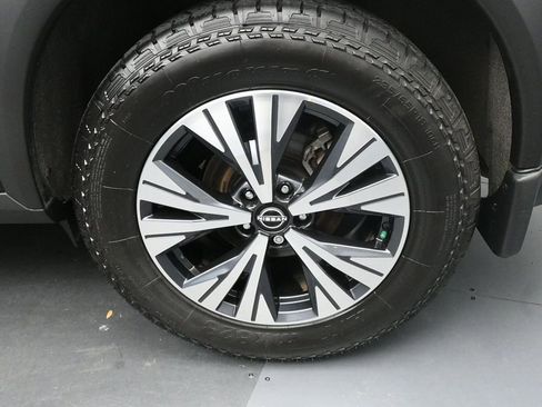 Used 2023 Nissan Rogue SV image 32