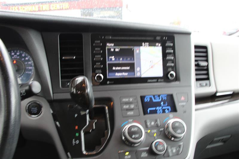 Used 2020 Toyota Sienna XLE w/ XLE Navigation Package AWD/4WD image 23