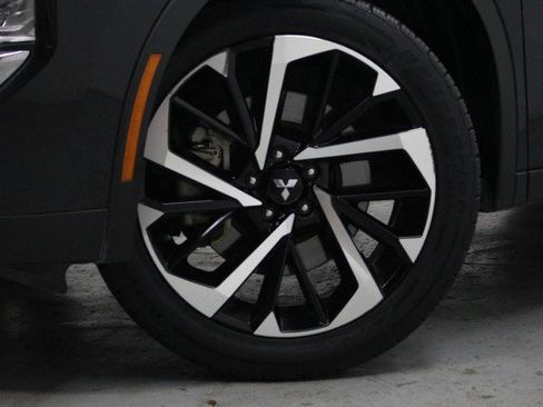 Used 2022 Mitsubishi Outlander ES image 3