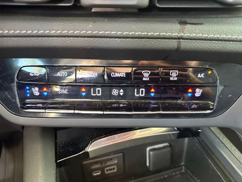 Used 2023 Buick Envision Avenir FWD image 21
