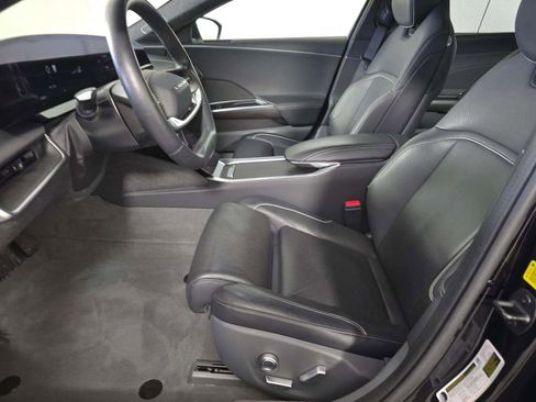 Used 2024 Lucid Air Touring AWD/4WD image 2