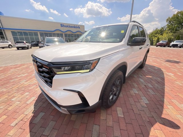 Certified 2024 Honda Pilot TrailSport image 28