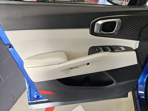 Used 2022 Kia Sorento S w/ Panoramic Sunroof Package image 16
