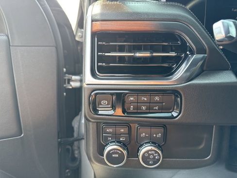 Used 2025 GMC Yukon XL Denali image 12