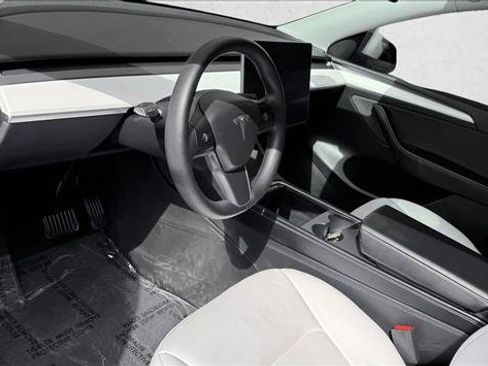 Used 2022 Tesla Model Y Long Range AWD/4WD image 12