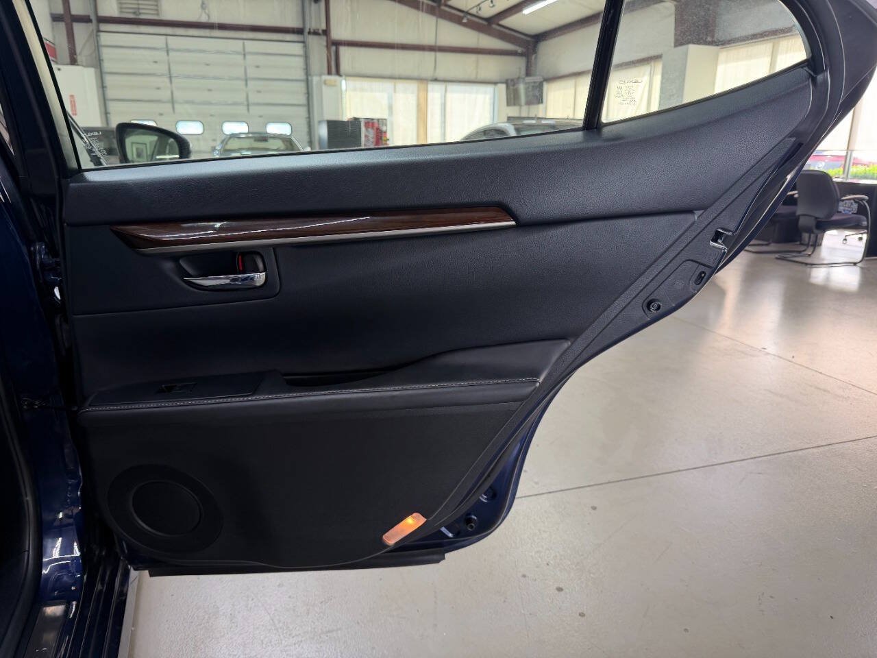 Used 2013 Lexus ES 350 w/ Luxury Pkg FWD image 14
