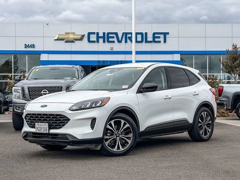 Used 2022 Ford Escape SE w/ SE Sport Appearance Package FWD image 1