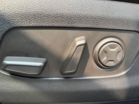 Certified 2025 Kia Carnival EX FWD image 23