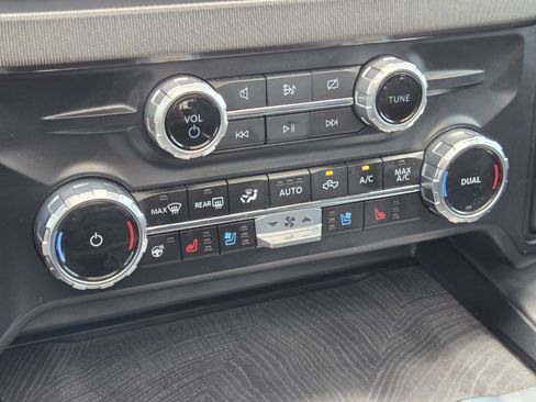 Used 2024 Ford F250 Platinum w/ Tremor Off-Road Package AWD/4WD image 15