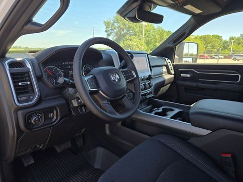 Used 2025 RAM 2500 Laramie AWD/4WD image 11