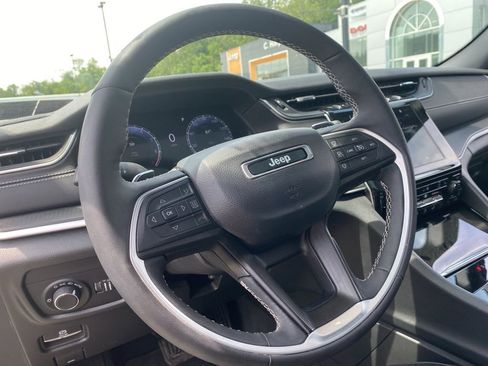 Used 2023 Jeep Grand Cherokee Altitude AWD/4WD image 9