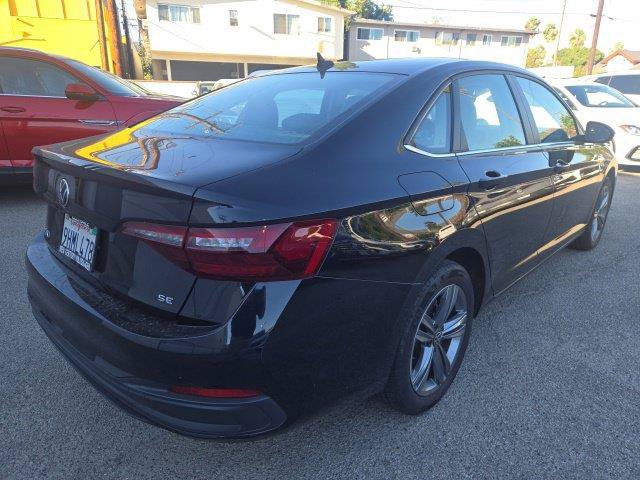Certified 2023 Volkswagen Jetta SE w/ Panoramic Sunroof Package FWD image 6
