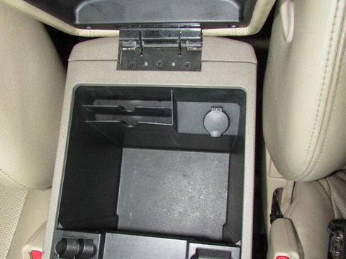 Used 2010 Nissan Pathfinder LE image 19