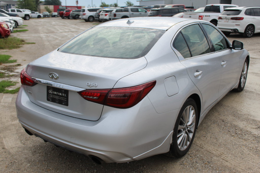 Used 2018 INFINITI Q50 Luxe w/ Essential Package (3.0T Luxe) AWD/4WD image 6