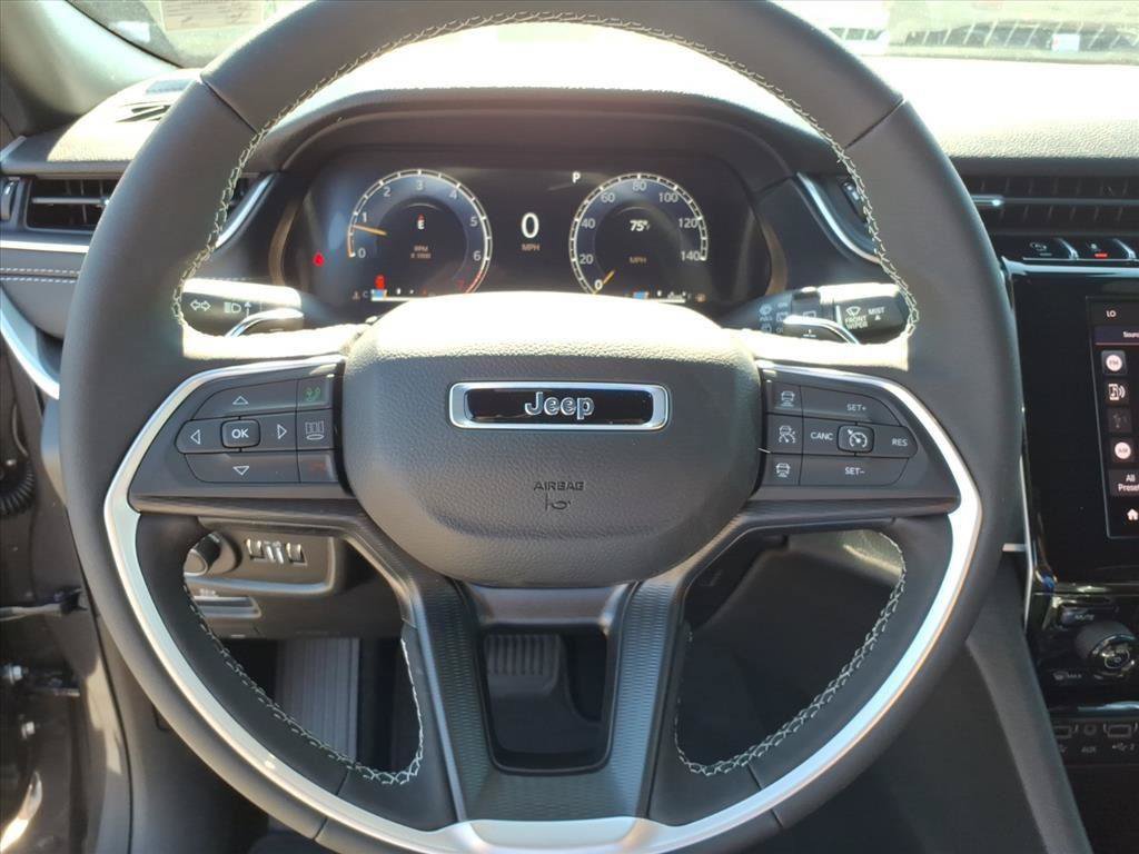 New 2026 Jeep Grand Cherokee Laredo AWD/4WD image 12