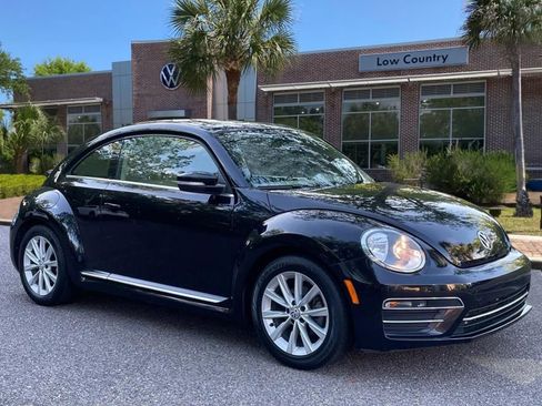 Used 2018 Volkswagen Beetle 2.0T SE FWD image 1